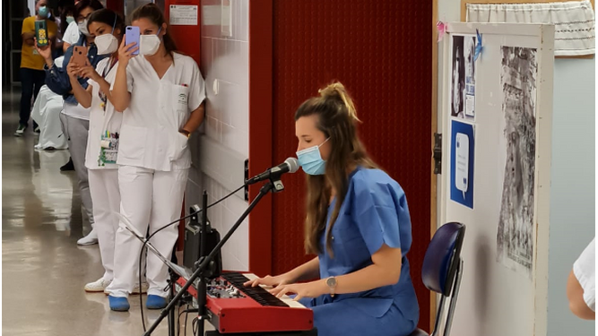 Conciertos de piano en Nefrología para rendir homenaje a la Enfermería y a sus pacientes