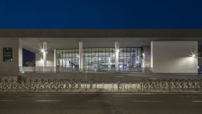 La nueva iluminación exterior de la estación de autobuses Plaza de Armas.