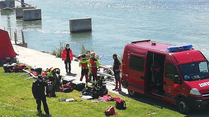 Dispositivo de búsqueda que ha Hallado el cuerpo sin vida del menor desparecido en el río Ebro.
