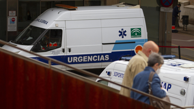 Acceso a Urgencias en el Hospital Universitario Virgen de la Nieves de Granada.