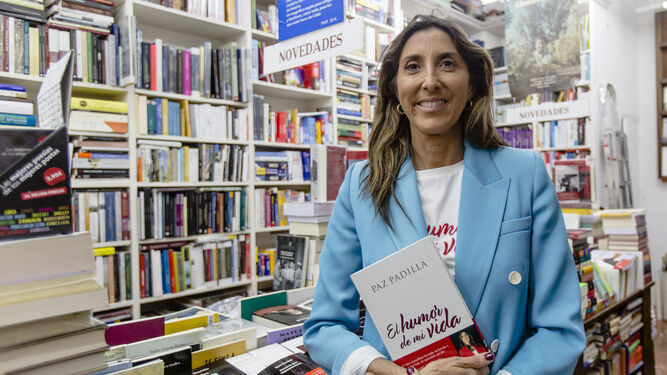 La gaditana Paz Padilla, en la librería Manuel de Falla de su ciudad, donde comenzó la gira de firmas de 'El humor de mi vida'.