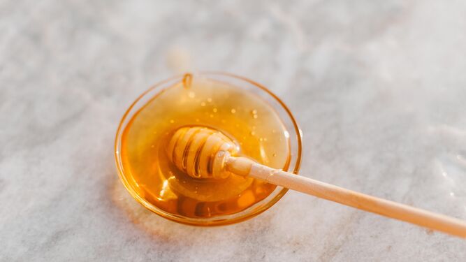 La miel tiene múltiples propiedades, también se usa en la industria cosmética