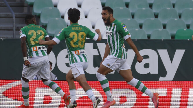 Borja Iglesias celebra su gol.