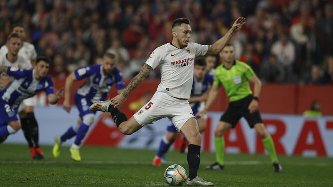 Ocampos marca de penalti el gol del empate del último Sevilla-Alavés (1-1).