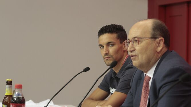 José Castro y Jesús Navas, el día del regreso de éste al Sevilla, el 2 de agosto de 2017.