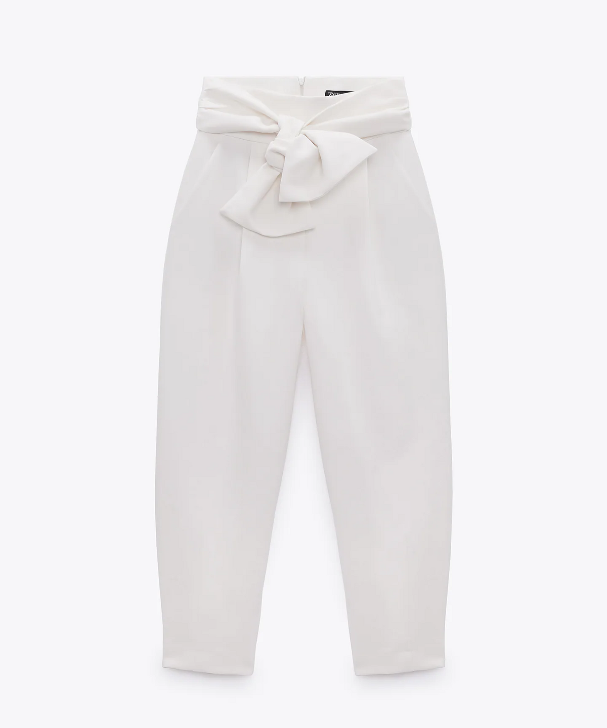 Estos son los pantalones blancos de Zara que más estilizan y que han  conquistado a las mujeres mayores de 50
