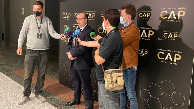 Castro atiende a la prensa en Madrid tras la reunión de la CAP.