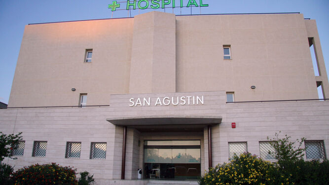 Acceso principal al Hospital San Agustín en Dos Hermanas.