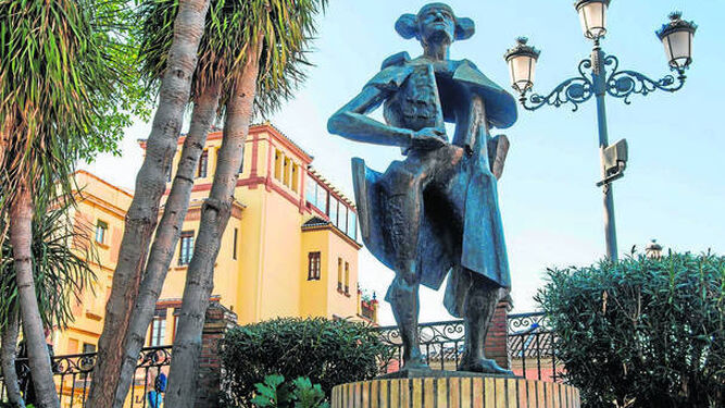 La estatua del torero Juan Belmonte en el Altozano.