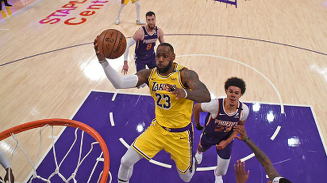 Booker fulmina a los Lakers de Gasol y LeBron James  (100-113)
