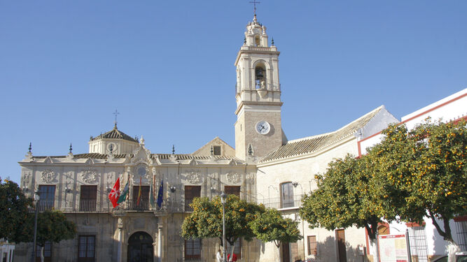 El Ayuntamiento de Lora del Río.