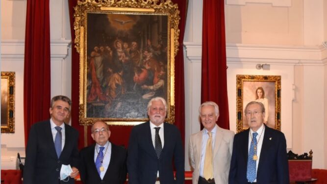 El presidente de la Real Academia, Jesus Castiñeiras, en el centro, con los doctores que intervinieron en la mesa redonda.