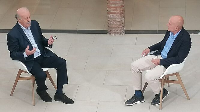 Vicente del Bosque con López Nieto durante la entrevista
