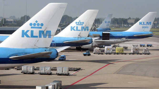 Aviones de KLM en el aeropuerto.
