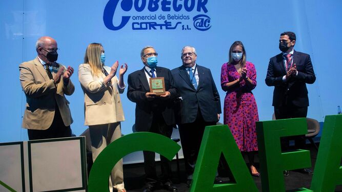 Entrega del Premio CAEA 2021 a la Empresa de Distribución a Cobecor