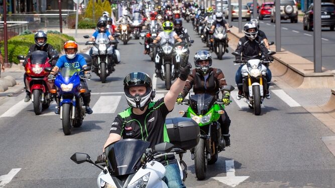 Miles de motoristas reclaman en el Día de la Moto medidas que frenen los accidentes mortales