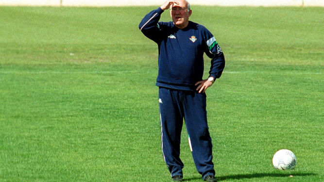 Luis Del Sol, en su etapa de entrenador del Betis.