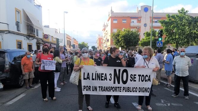 Más de 700 vecinos de San Jerónimo protestaron el jueves por todo el barrio.