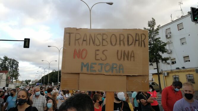 Pancarta da la masiva manifestación de vecinos de San Jerónimo la semana pasada.