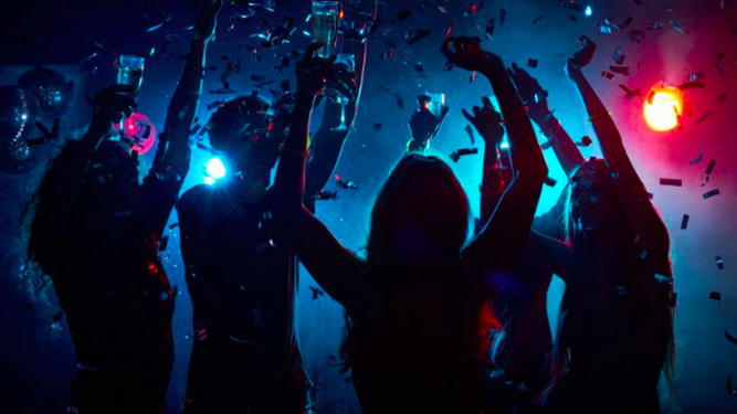 Declarado un brote con 16 positivos tras una fiesta de graduación  en una discoteca de Jaén