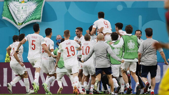 Los jugadores españoles celebran el pase a semifinales.