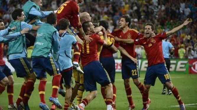 España celebra el pase a la final de la Euro 2012 ante Portugal en semis.