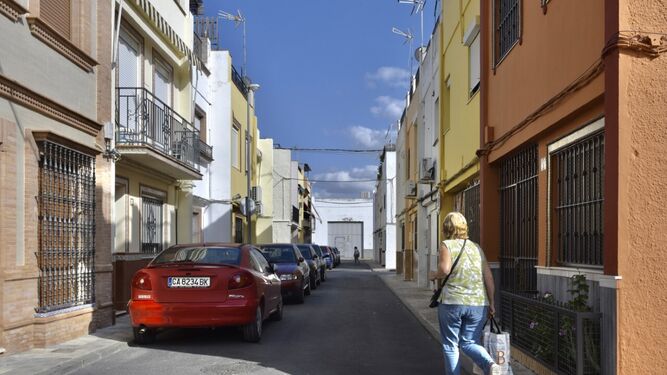 Una calle de la barriada Guadalquivir de Coria del Rïo.