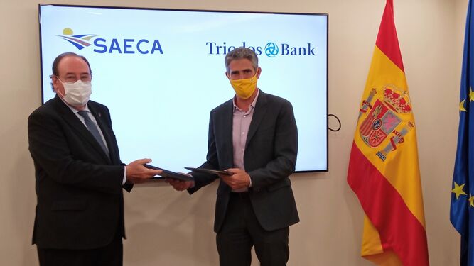 Firma del convenio entre Saeca y Triodos Bank.