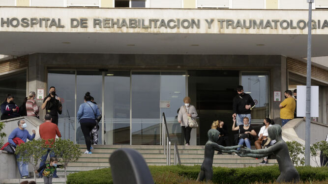 El Hospital Virgen del Rocío, donde se encuentra la víctima.