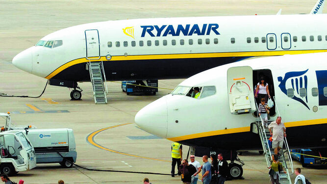 Dos aeronaves de Ryanair.