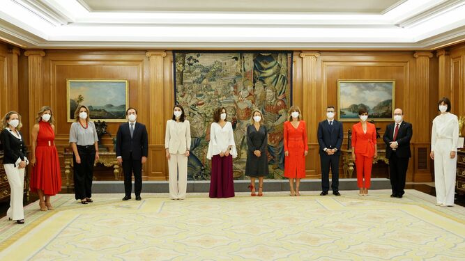 Foto con todos los nuevos ministros del Gobierno.
