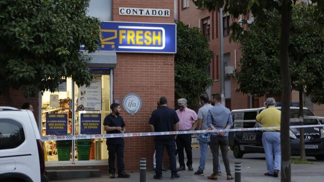 Un atracador muere por disparos de la Policía en un supermercado de Sevilla