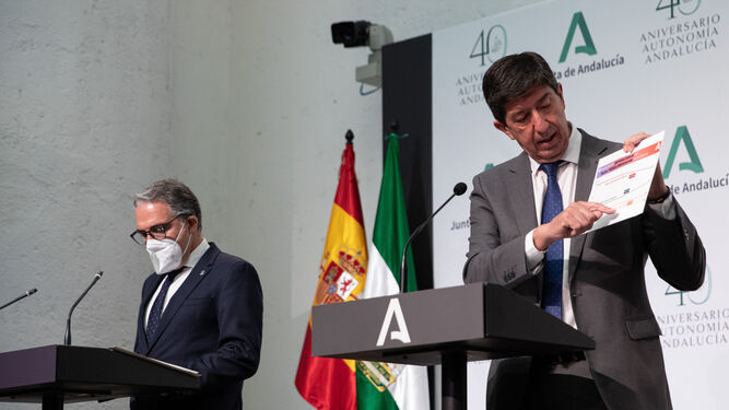 Elías Bendodo y Juan Marín, en una comparecencia posterior a un Consejo de Gobierno .