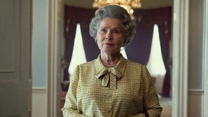 Imelda Staunton en la primera imagen como Isabel II en la quinta temporada de 'The Crown'
