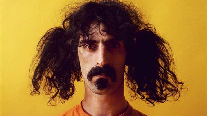 Uno de los retratos más icónicos del músico y polifacético artista estadounidense Frank Zappa (Baltimore, 1940-Los Ángeles, 1993).