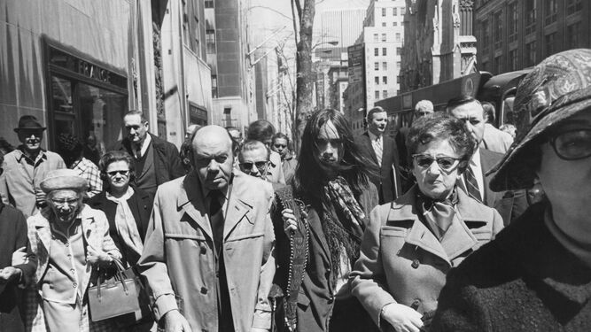 Una fotografía de Garry Winogrand tomada en Nueva York en 1970.
