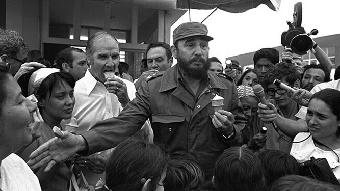 Fidel Castro, inseparables de los helados, en una comparecencia