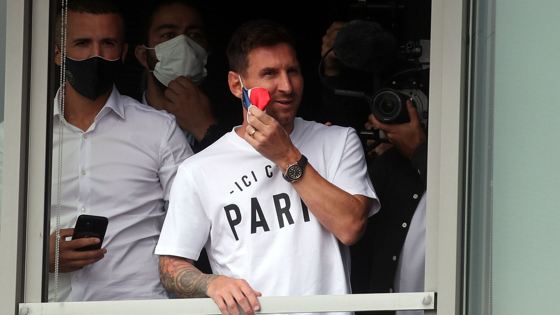 Galer&iacute;a: Messi, de la seriedad en Barcelona a la euforia en Par&iacute;s