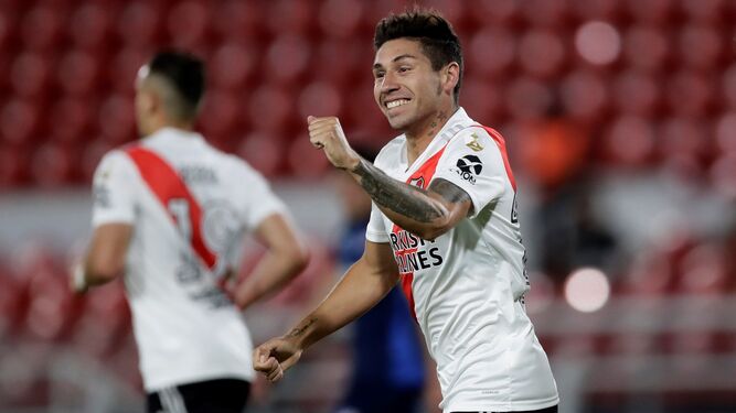 Montiel celebra un gol en un partido del River Plate de la Copa Libertadores.