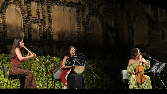 Elena Escartín, Iman Kandoussi y Pilar Almalé, Caranzalem en el Alcázar.