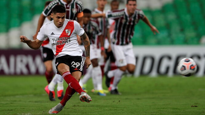 Montiel transforma un penalti contra Fluminense en la Copa Libertadores.