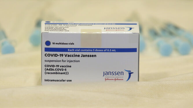 Una caja con dosis de la vacuna de Janssen