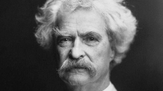 Mark Twain (Florida, Misuri, 1835-Redding, Connecticut, 1910) fotografiado por A. F. Bradley en Nueva York, 1907.