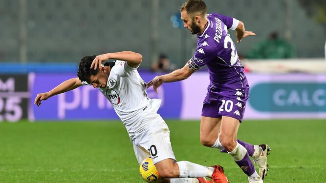 Pezzella, en un partido con la Fiorentina.