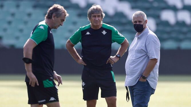 Pellegrini, junto a Cordón, en el entrenamiento de este viernes en el Benito Villamarín.