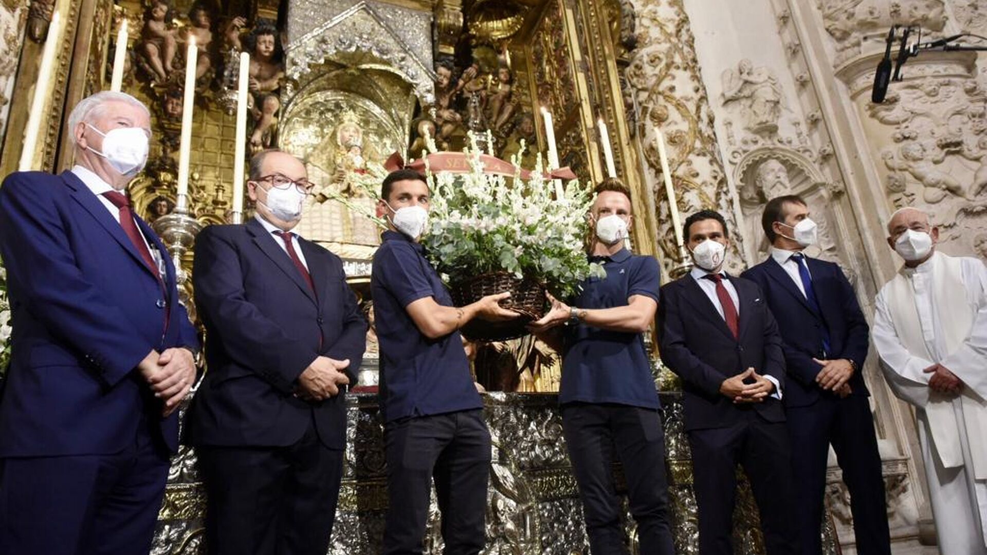 El Sevilla cumple con la tradici&oacute;n ante la Virgen de los Reyes