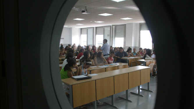 Alumnos en un aula de la Facultad de Comunicación de la Universidad de Sevilla.