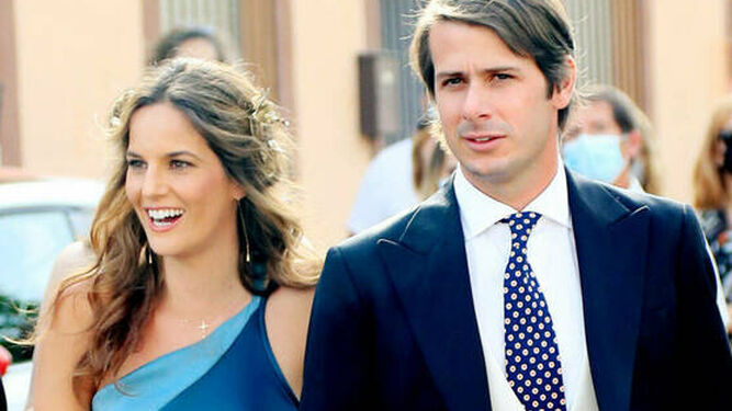 Carla Vega-Penichet y Carlos Cortina -que se casan este sábado-, en la boda de Felipe Cortina, hermano mayor de él.