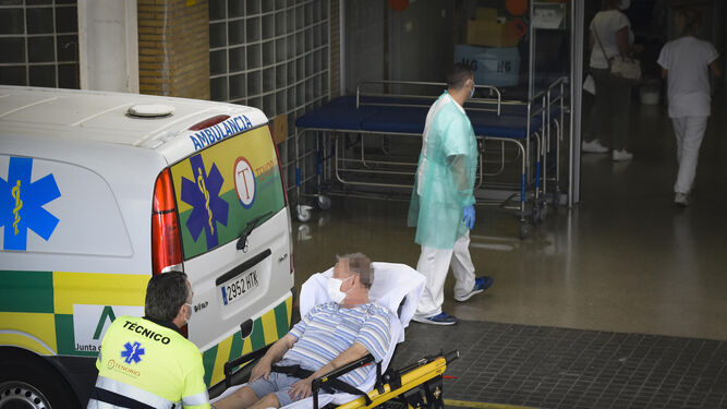 Una ambulancia llega al hospital