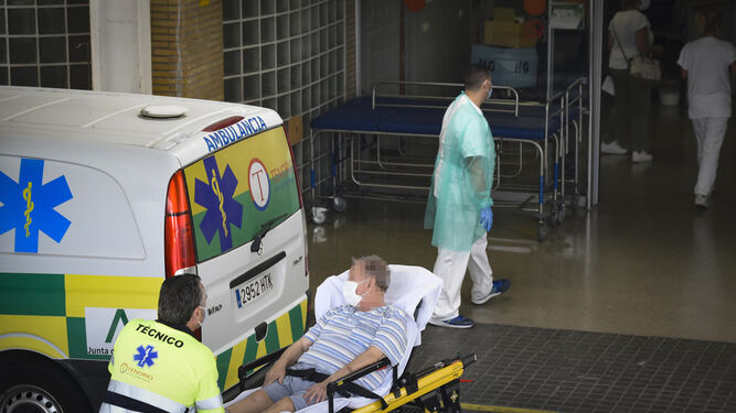 Una ambulancia llega al hospital